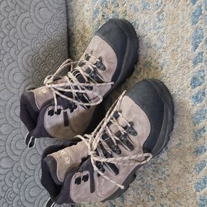 Salomon Hiking Boots, Size 9.5, Barely Used